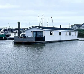 Superb Contemporary Houseboat - Rivers End for sale