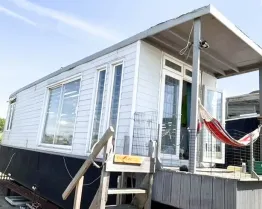 Unique Floating Home - Poundland for sale