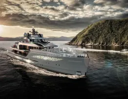luxury yacht price uk