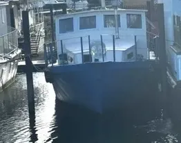 Character Houseboat - Fireflair for sale