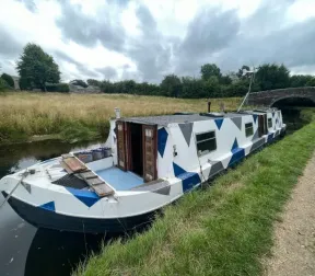 2000 Wide Beam 50 x 106 Trad Stern for sale